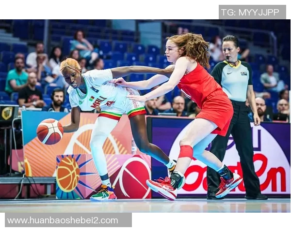 立陶宛女篮迎战加拿大队争夺国际篮球赛荣誉之战